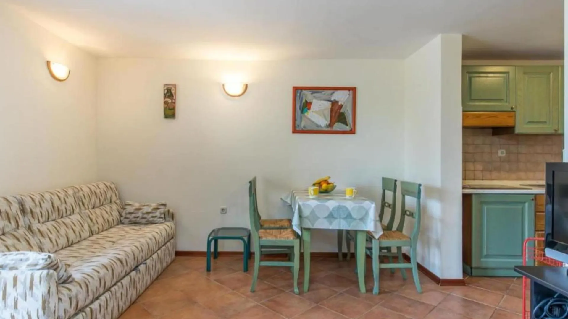 Apartment With Balcony And 1 Room Njivice