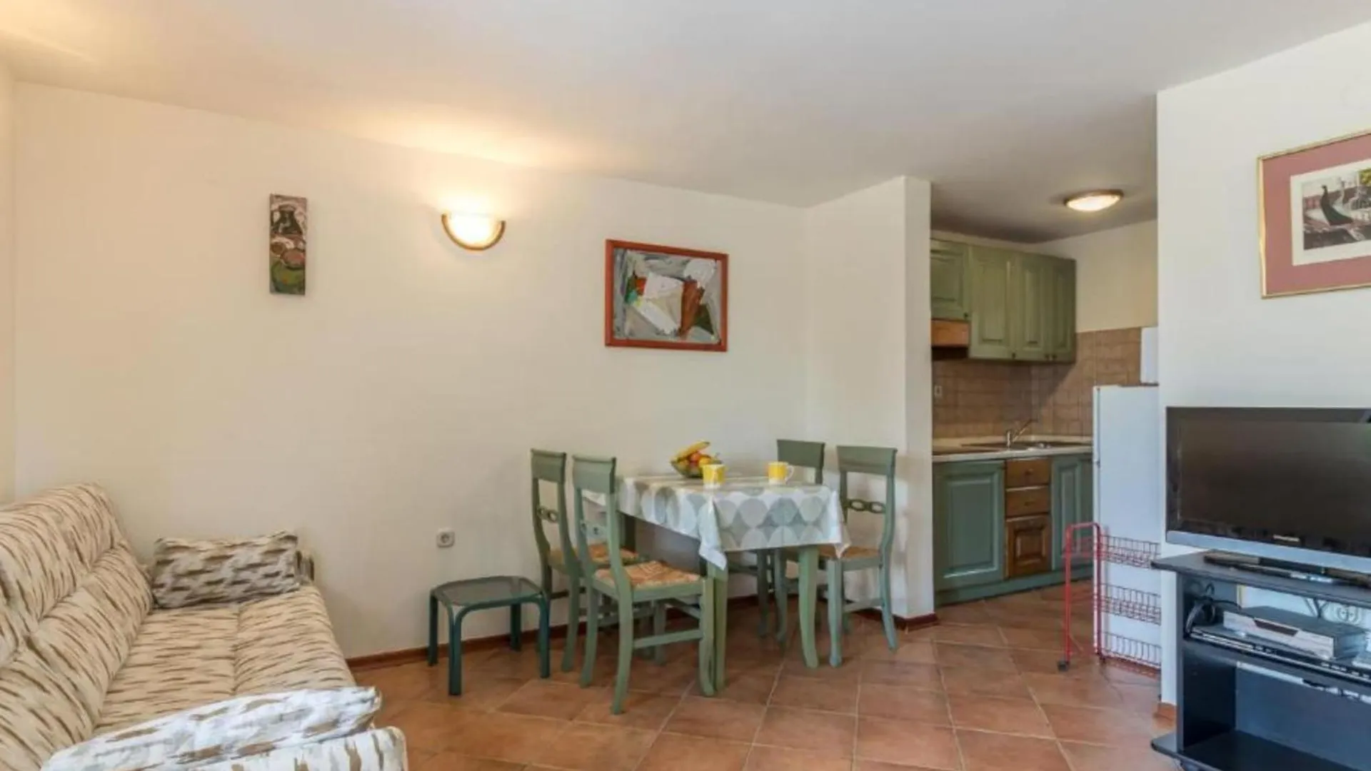 Apartment With Balcony And 1 Room Njivice